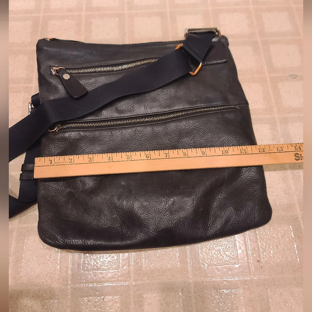Margot Black Leather Triple Zip Compartment handbag Silver zip Pockets pebbled - Picture 2 of 8